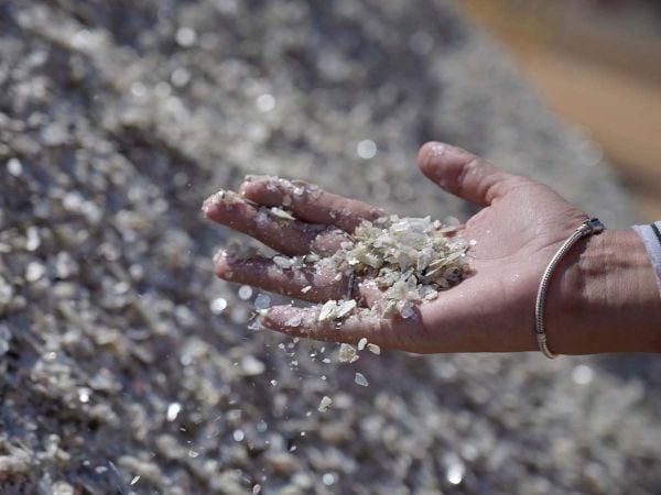 Mineral crítico en escazes.