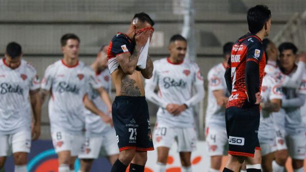 Jugadores de Limache se lamentan por derrota ante Ñublense