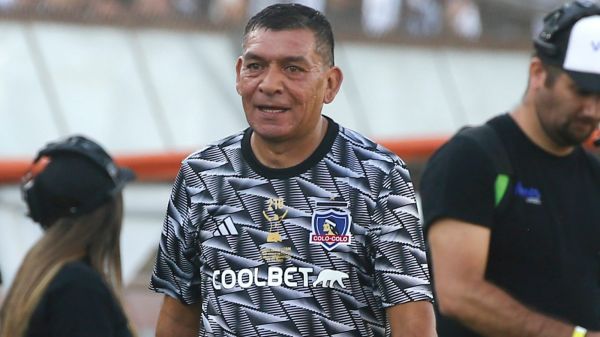 Francisco Huaquipán jugando en la despedida de Esteban Paredes