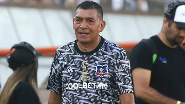 Francisco Huaquipán jugando en la despedida de Esteban Paredes