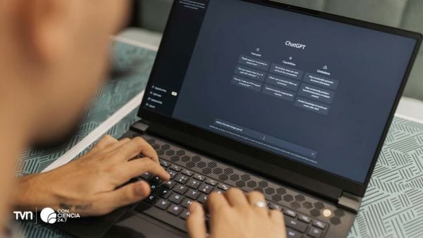 Interfaz de ChatGPT mostrando capacidades multimedia avanzadas del modelo GPT-5.
