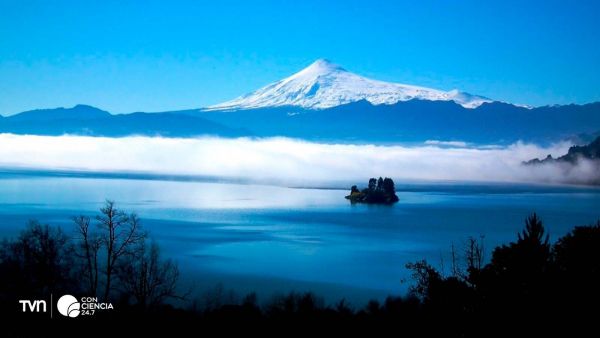 Lago Calaufquén, ubicado en el sur de Chile, entre la región de la Araucanía y la isla de Chiloé.