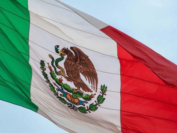 Conferencia de presentación del lenguaje de inteligencia artificial mexicano con representantes de Nvidia y autoridades de gobierno.