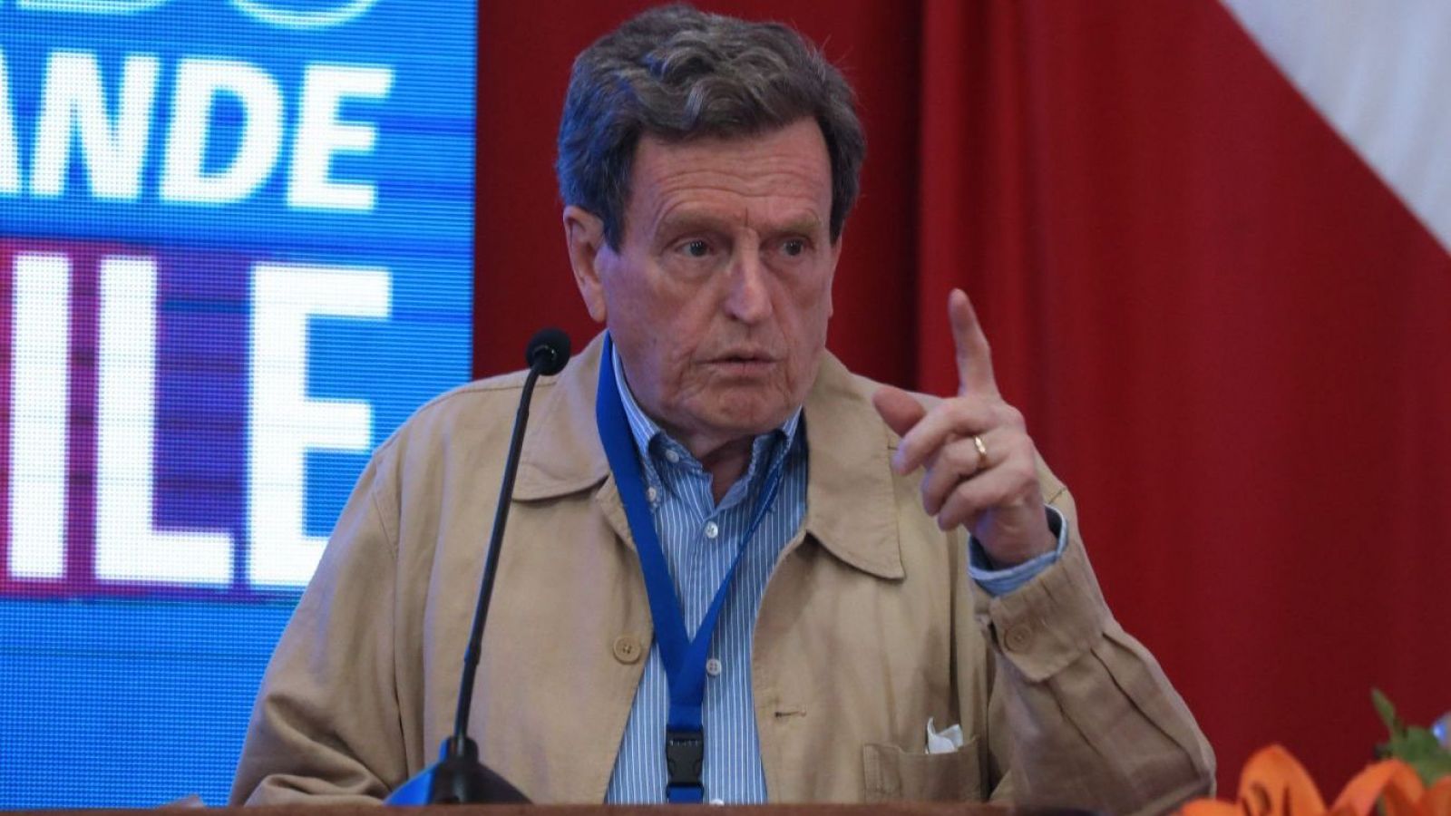Carlos Larraín