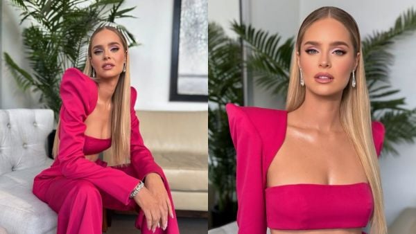 Dúplex Inna Moll, vistiendo un traje de dos piezas fucsia.