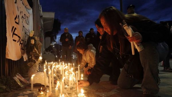 Velaton en frotis Codelco El Teniente tras las noticia de que fueron encontrados todos los mineros desaparecidos.