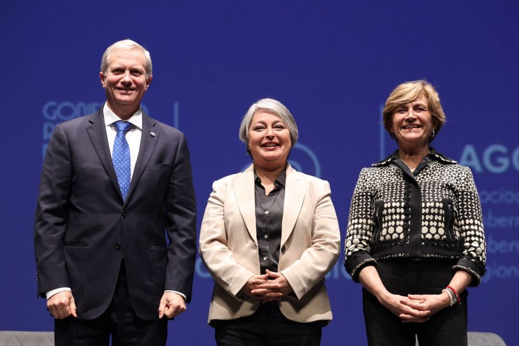 Jara, Kast y Matthei participaron en foro de GORES