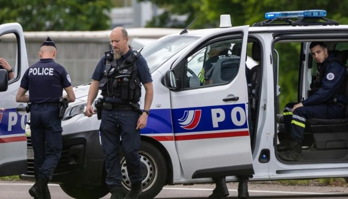 Horror en Francia: transeúnte halló a un hombre degollado y en posición de cruz