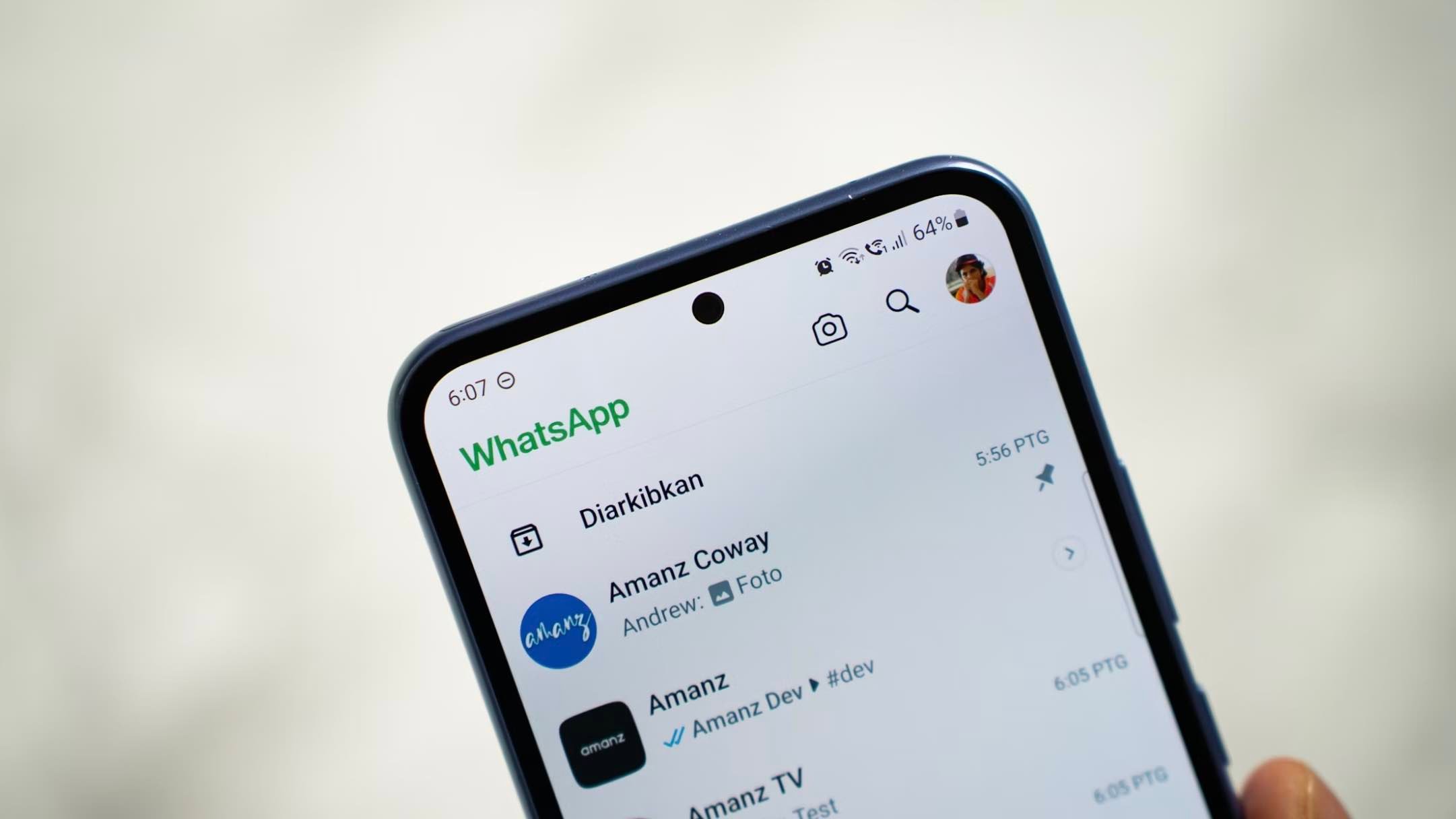 Teléfono con WhatsApp