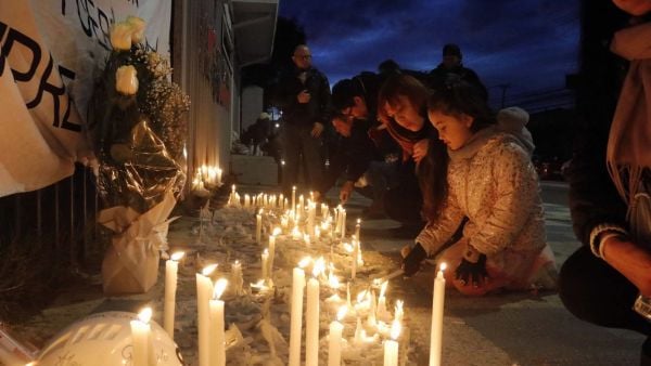 Velaton en frotis Codelco El Teniente tras las noticia de que fueron encontrados todos los mineros desaparecidos.