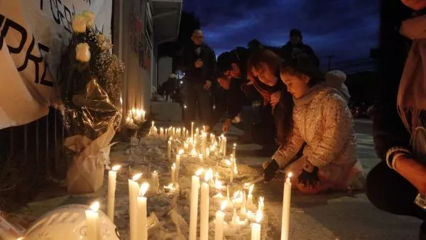 Velaton en frotis Codelco El Teniente tras las noticia de que fueron encontrados todos los mineros desaparecidos.