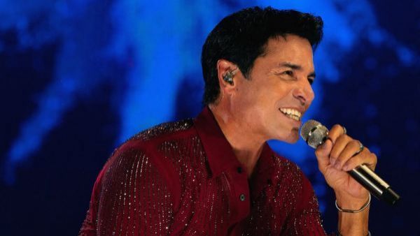 Chayanne cantando