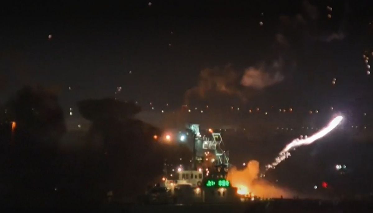 Festival de fuegos artificiales terminó en incendio en Japón: trabajadores tuvieron que saltar al mar