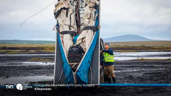 Cometa gigante de Kitepower en pleno vuelo durante pruebas en la costa oeste de Irlanda.