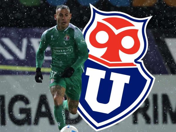 Eduardo Vargas con el escudo de la Universidad de Chile