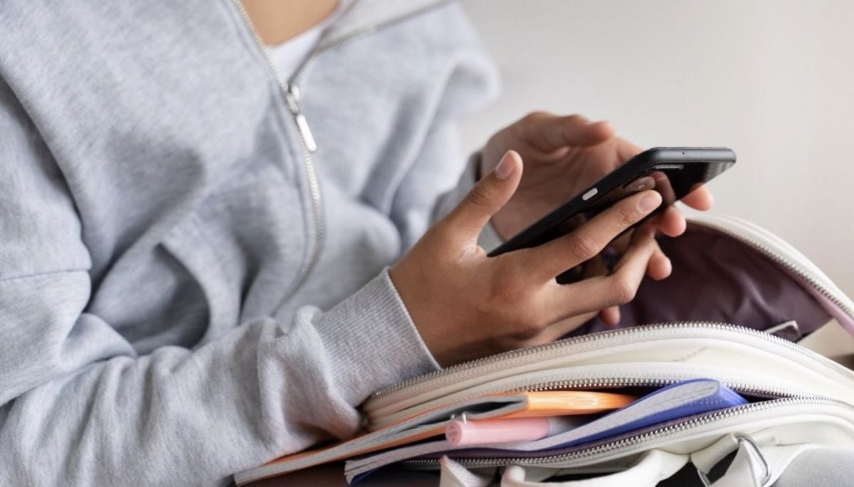 Comisión de Educación del Senado aprueba proyecto que prohíbe celulares en colegios
