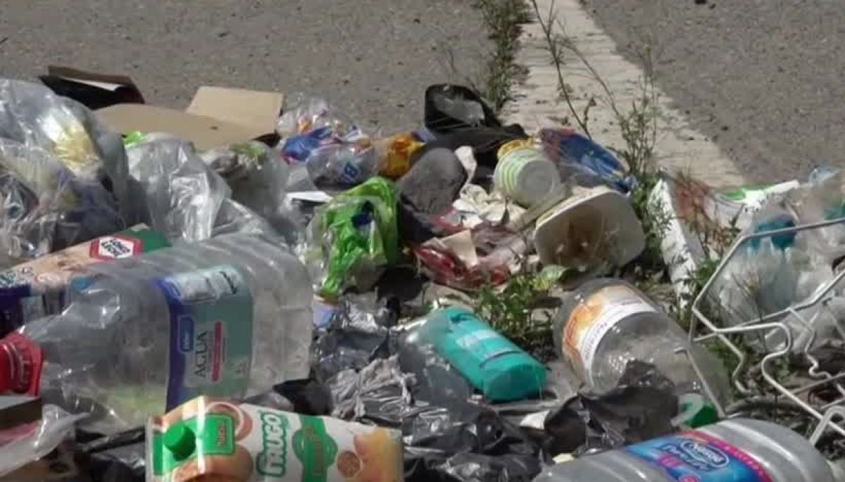 Polémica por ley que prohíbe plásticos de un solo uso