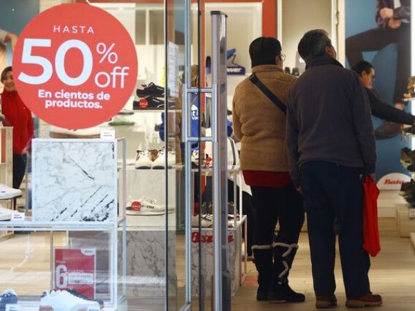 Horarios malls feriado 15 de agosto 2025