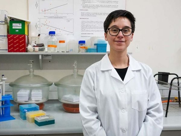Investigadora de la UCSC lidera proyectos que combinan inteligencia artificial y bioquímica para diagnosticar la endometriosis sin cirugía.