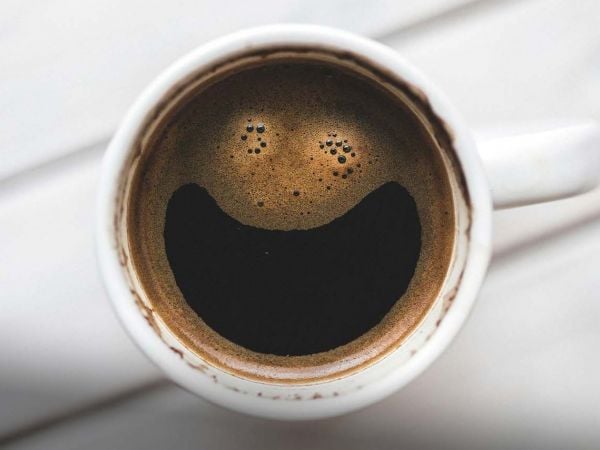 Café con una sonrisa arriba.