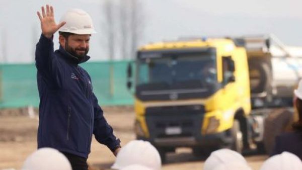 Presidente Boric en inicio de Línea 9 de Santiago