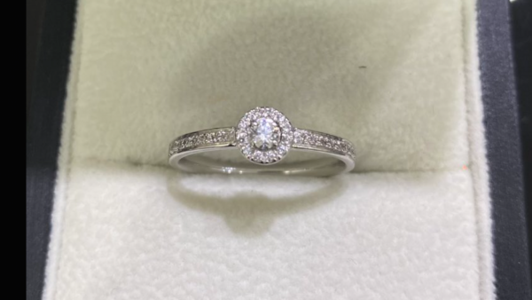 Anillo de compromiso perdido