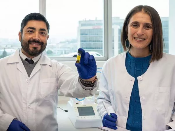 Investigadores de la UCSC y representantes de SKY impulsan la primera producción local de biocombustible de aviación en Chile.