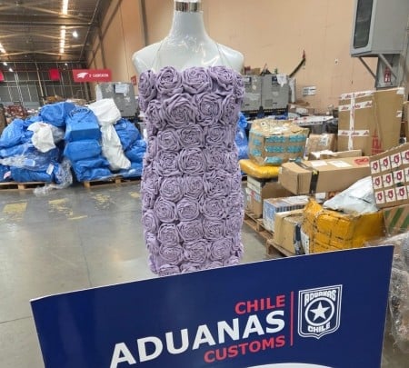 Vestido de flores con cocaína
