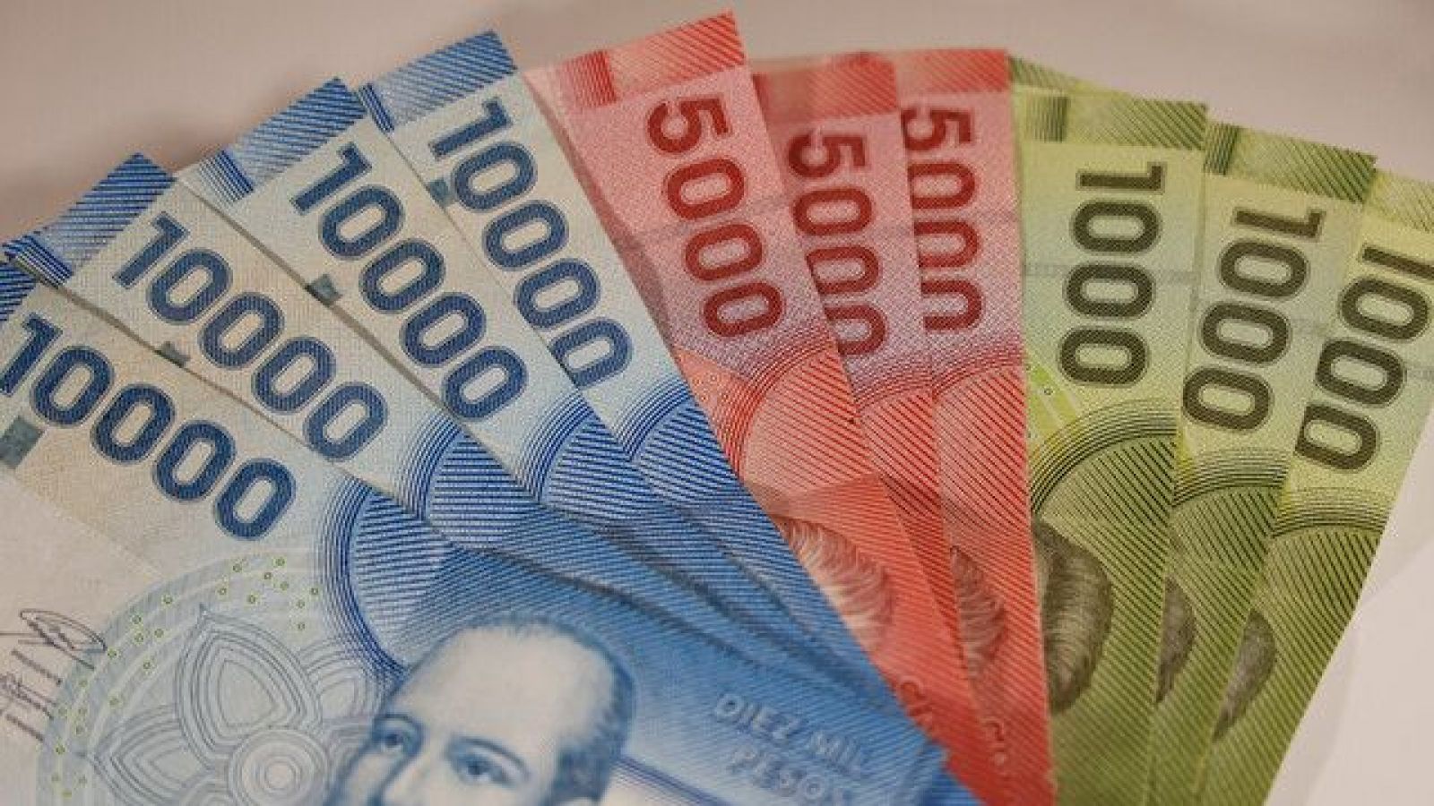 Billetes. Subsidio empleo joven pago anual 2025