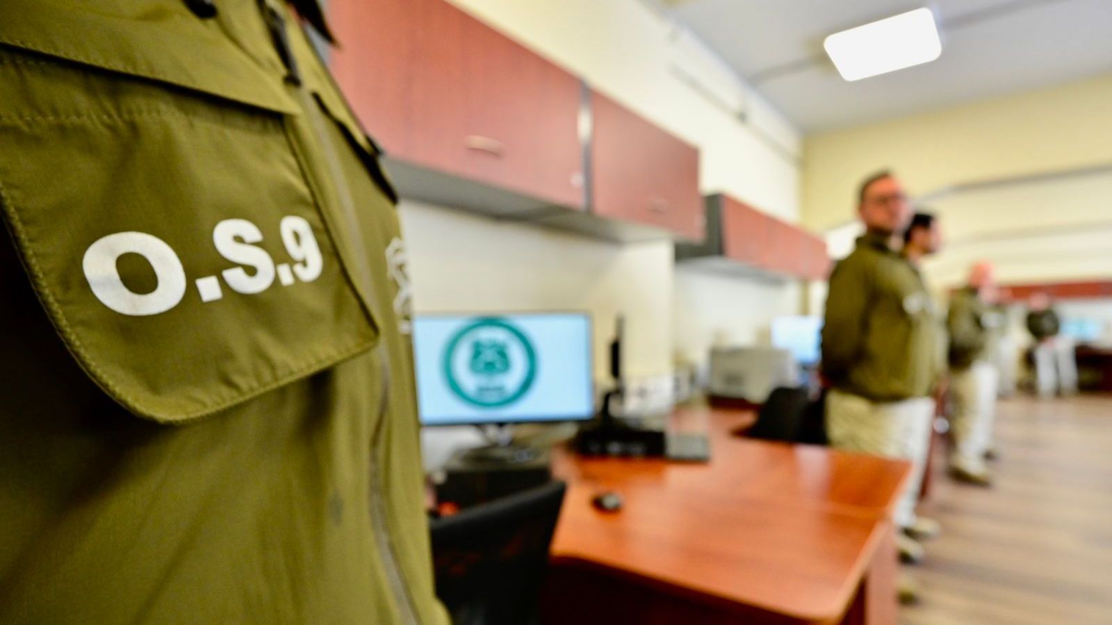 Traje del OS9 de Carabineros.