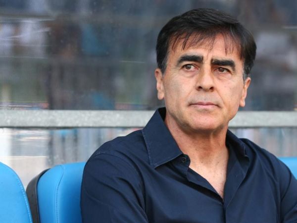 Gustavo Quinteros dirigiendo a Colo Colo