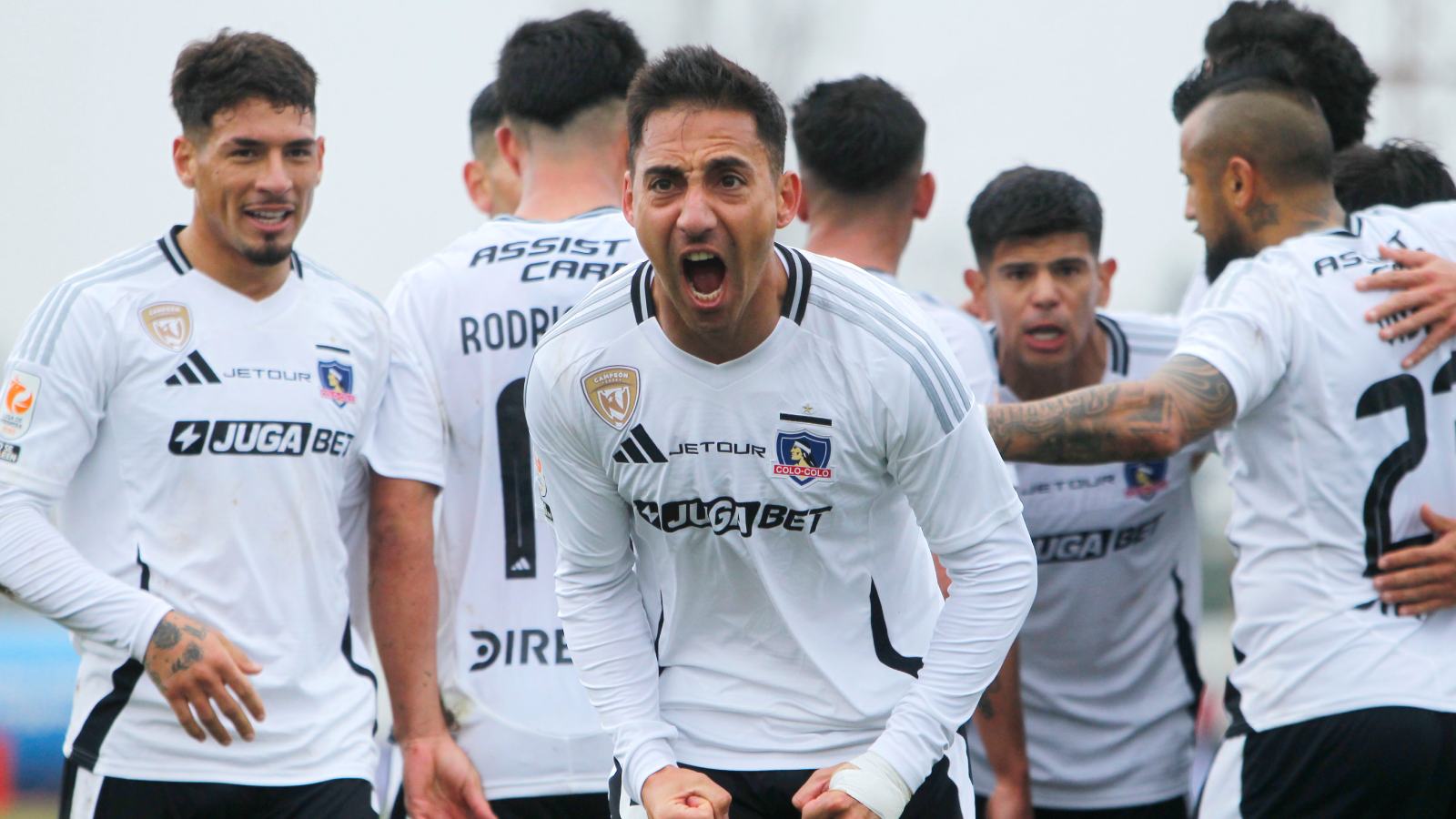 Colo Colo celebrando un gol