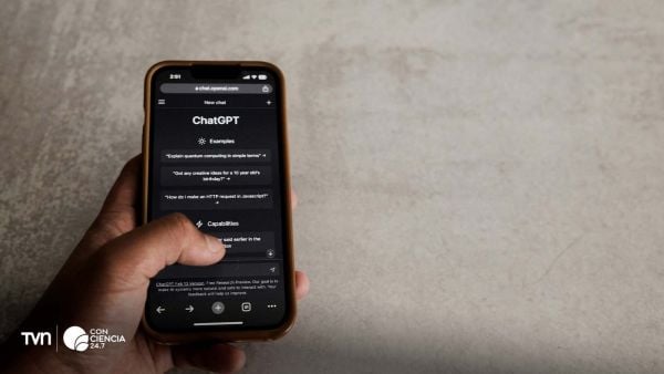 Usando ChatGPT en el celular.