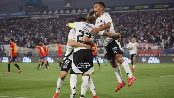 Colo Colo celebrando un gol