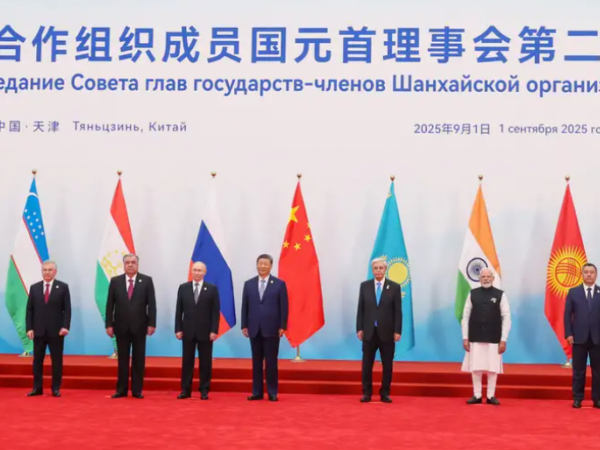 Putin, Xi Jinping y Modi, entre otros, en una foto grupal en la Cumbre de la Organización de Cooperación de Shanghái (OCS).