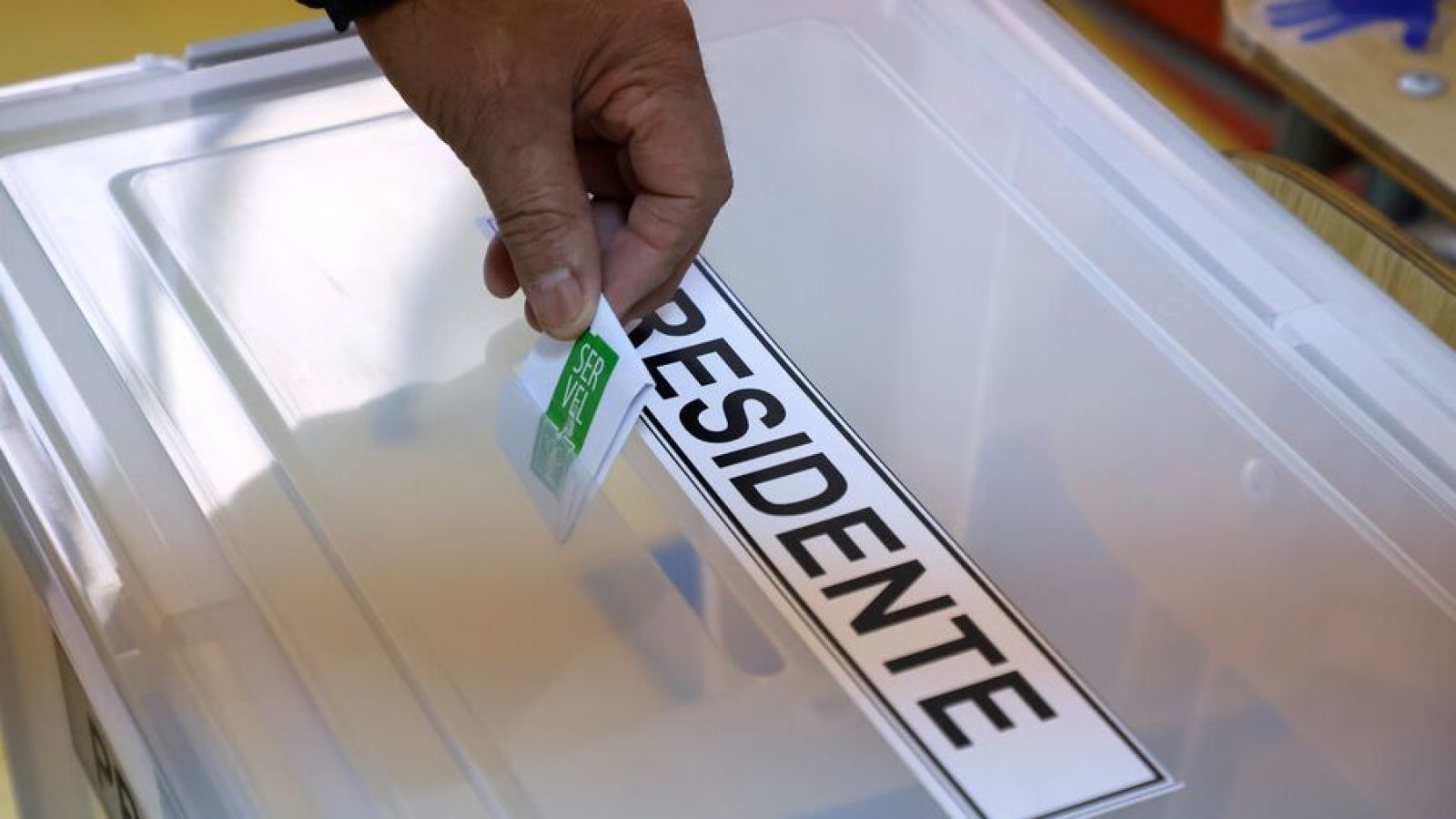Urna de votación Servel Elecciones Presidenciales y Parlamentarias