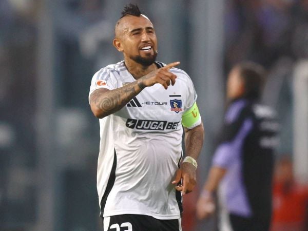 Arturo Vidal jugando por Colo Colo