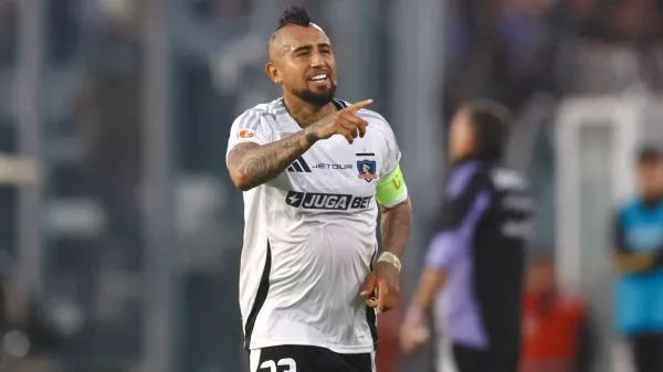Arturo Vidal jugando por Colo Colo
