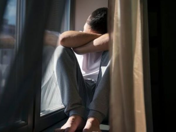 Joven con problemas de salud mental