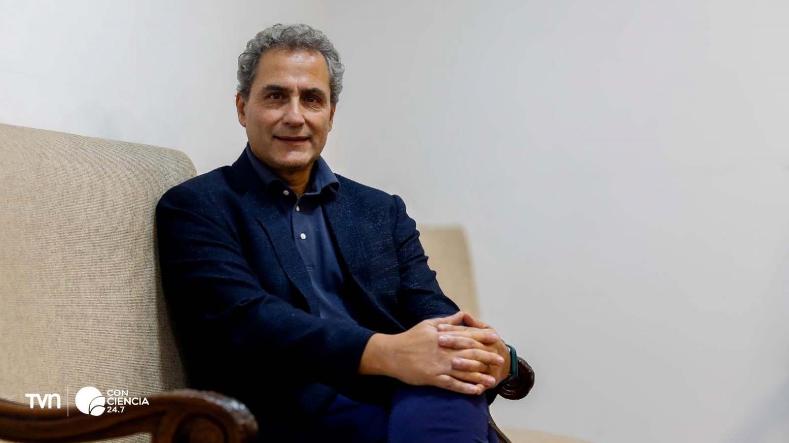 Alejandro Maass recibe el Premio Nacional de Ciencias Exactas 2025.