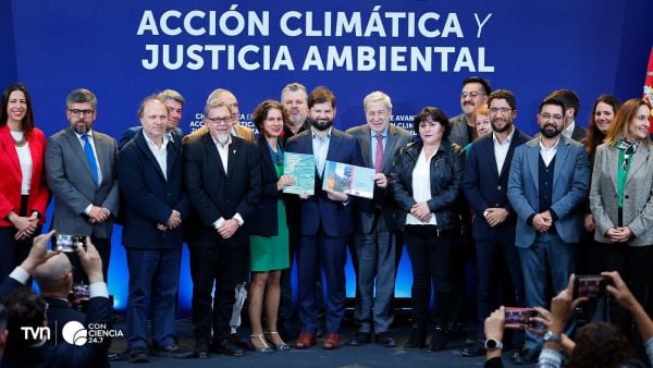 Presidente Gabriel Boric y la ministra Maisa Rojas presentan la NDC 2025-2035 y la Estrategia Nacional de Transición Socioecológica Justa en La Moneda.