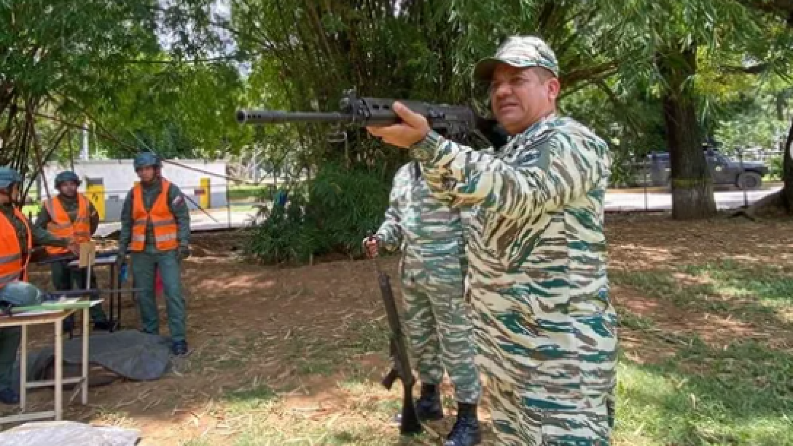 Tensión con EE.UU.: Caracas instruye en manejo de armas a su "cuerpo de combatientes"