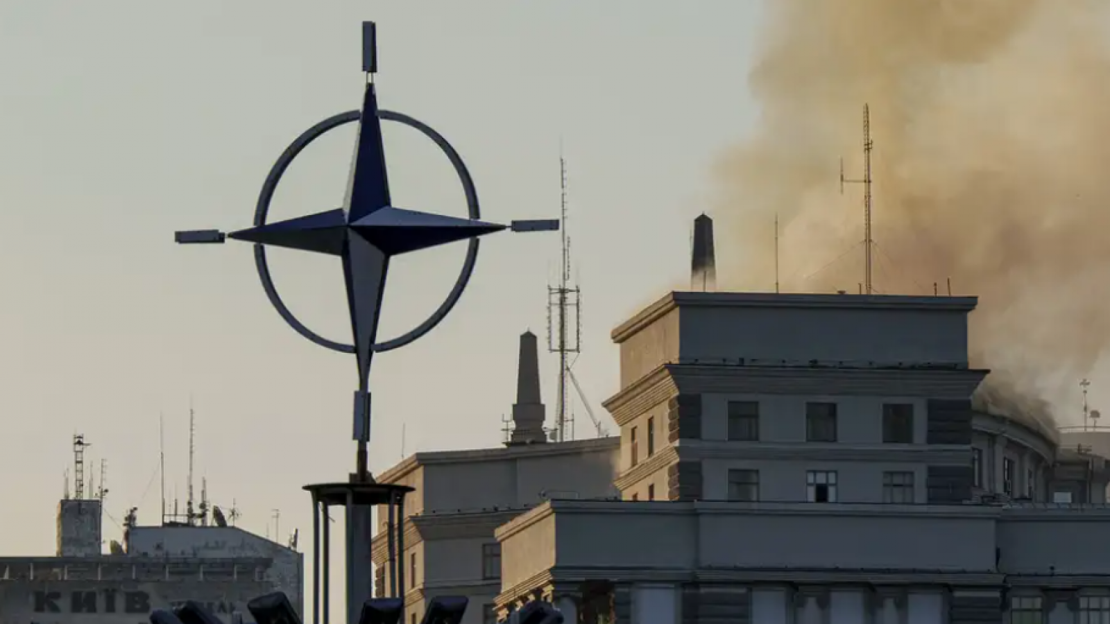 El ataque ruso alcanzó al edificipo de gobierno de Ucrania.