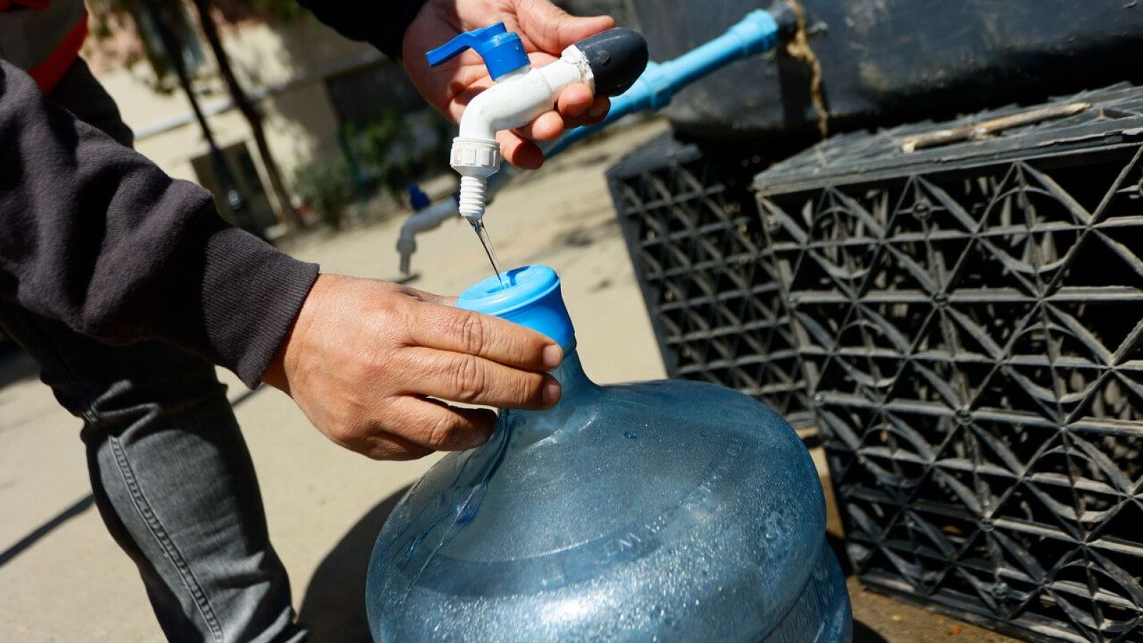 Reposición de agua tras corte