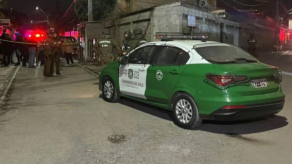 Dos sujetos mueren acribillados fuera de casa en Puente Alto: víctimas serían hermanos