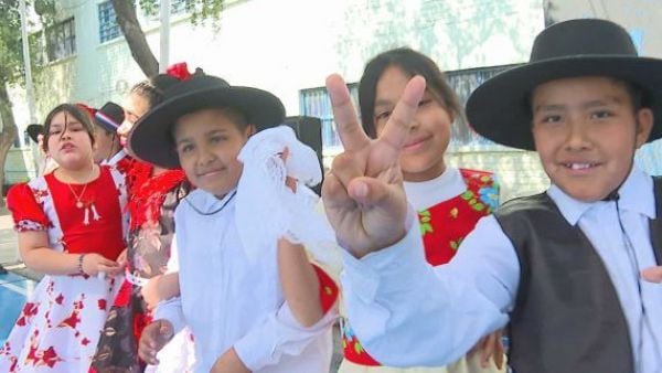Niños bailando cueca
