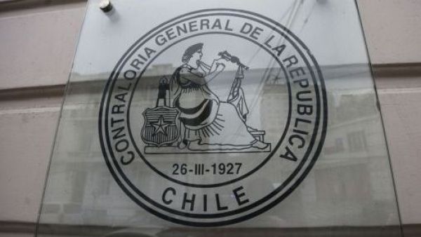 Uso fraudulento de licencias servicio público Contraloría sumarios