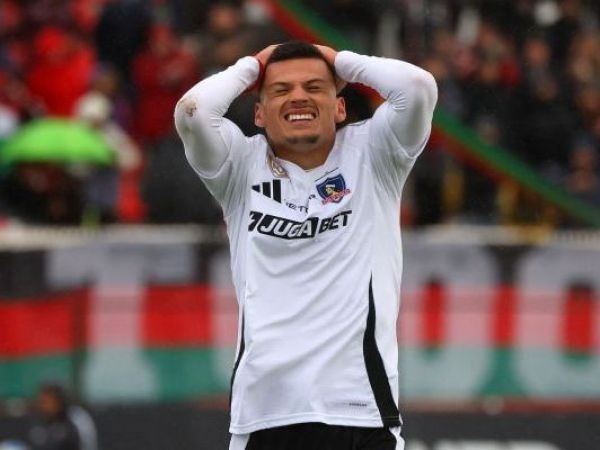 Lucas Cepeda realizando gestos