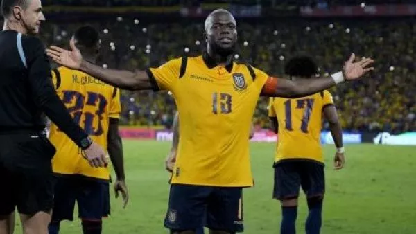 Enner Valencia celebra su gol contra Argentina en las Eliminatorias Sudamericanas