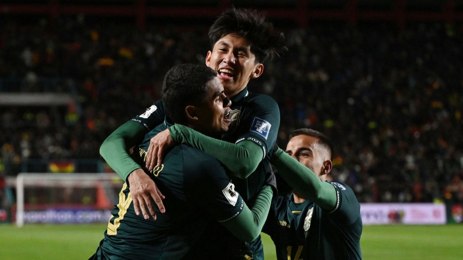 Miguel Terceros celebrando un gol con Bolivia, selección de Conmebol clasificada al repechaje intercontinental